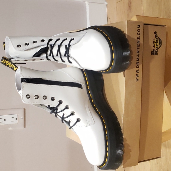 New w/box Jadon white smooth leather platform 8-eye side zip sz 7 U.S. - Picture 1 of 3